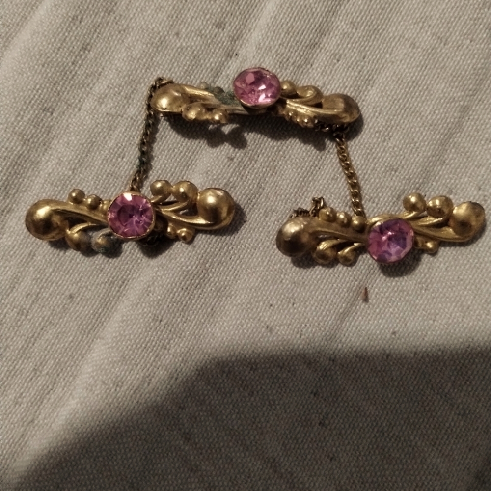 Vintage Elegant Gold Three Chain Brooch With Pink Stone